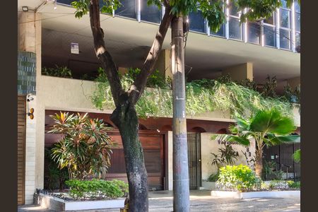 Apartamento para alugar com 128m², 4 quartos e 2 vagas Apartamento para alugar com 128m², 4 quartos e 2 vagasFachada e portaria