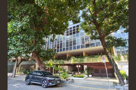 Apartamento para alugar com 128m², 4 quartos e 2 vagas Apartamento para alugar com 128m², 4 quartos e 2 vagasFachada e portaria