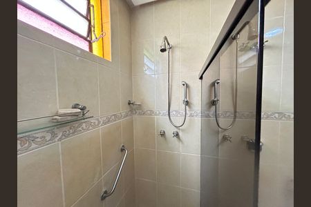 Casa à venda com 341m², 6 quartos e 2 vagasBanheiro Social