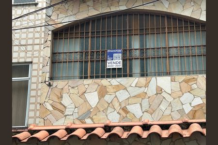 Casa à venda com 341m², 6 quartos e 2 vagasFachada + placa