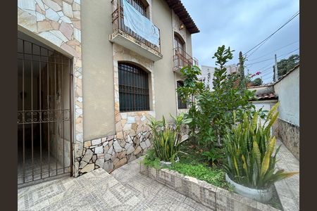Casa à venda com 341m², 6 quartos e 2 vagasFachada