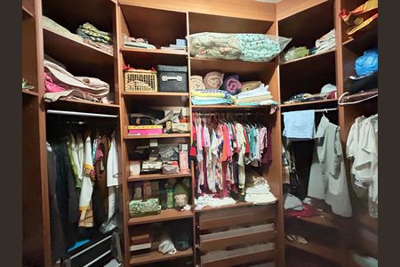 Casa à venda com 341m², 6 quartos e 2 vagasCloset da suíte