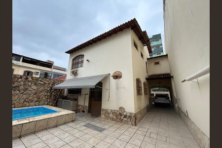 Casa à venda com 341m², 6 quartos e 2 vagasFachada dos funtos