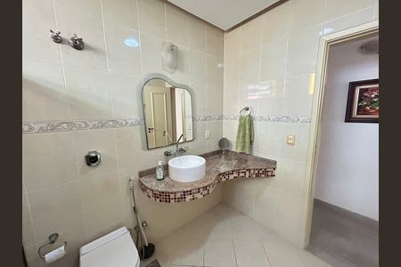 Casa à venda com 341m², 6 quartos e 2 vagasBanheiro Social