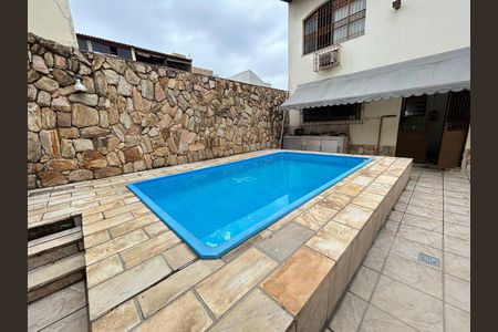 Casa à venda com 341m², 6 quartos e 2 vagasPiscina