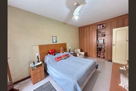 Casa à venda com 341m², 6 quartos e 2 vagasQuarto 3 - Suíte