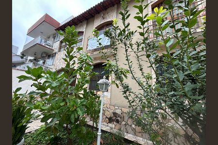 Casa à venda com 341m², 6 quartos e 2 vagasFachada
