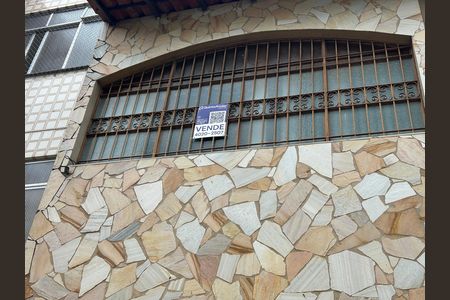 Casa à venda com 341m², 6 quartos e 2 vagasFachada + placa