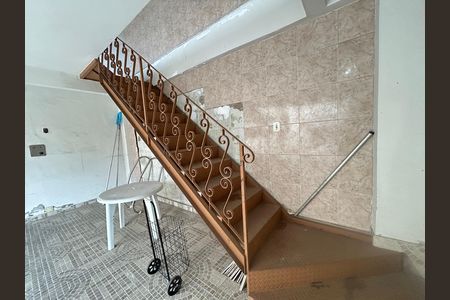 Casa à venda com 341m², 6 quartos e 2 vagasEscada do anexo