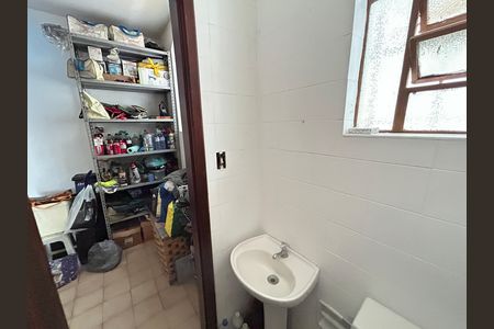 Casa à venda com 341m², 6 quartos e 2 vagasBanheiro de serviço