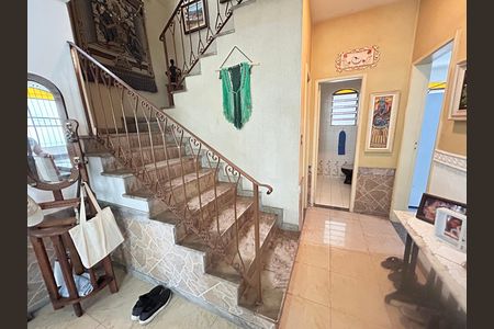 Casa à venda com 341m², 6 quartos e 2 vagasEscada