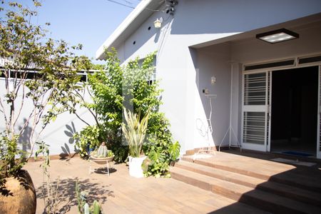 Casa para alugar com 180m², 4 quartos e 2 vagas Casa para alugar com 180m², 4 quartos e 2 vagasQuintal