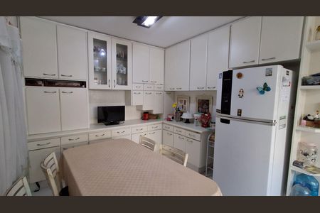 Casa à venda com 291m², 3 quartos e 3 vagasCozinha 