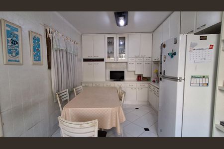 Casa à venda com 291m², 3 quartos e 3 vagasCozinha 