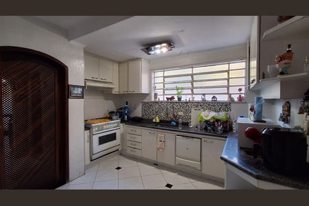 Casa à venda com 291m², 3 quartos e 3 vagasCozinha 
