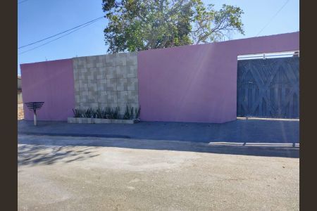 Fachada de casa à venda com 4 quartos, 200m² em Jardim Caravelas, Goiânia