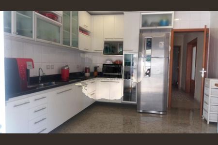 Casa à venda com 4 quartos, 491m² em Jardim Petropolis, São Paulo