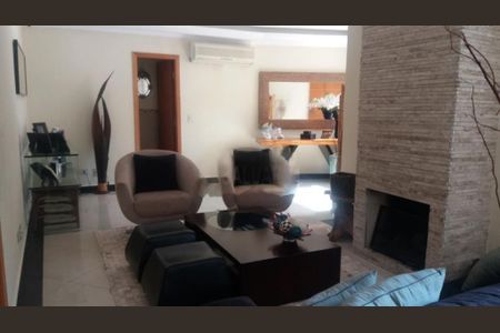 Casa à venda com 4 quartos, 491m² em Jardim Petropolis, São Paulo