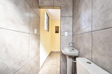 Banheiro de casa para alugar com 1 quarto, 35m² em Vila São José, São Paulo