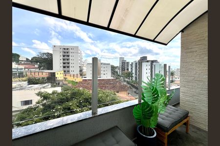 Apartamento à venda com 130m², 3 quartos e 1 vaga Apartamento à venda com 130m², 3 quartos e 1 vagaVista da Sacada