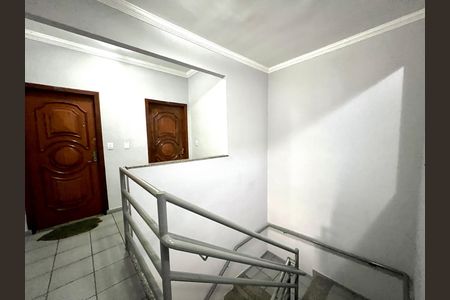 Apartamento à venda com 130m², 3 quartos e 1 vaga Apartamento à venda com 130m², 3 quartos e 1 vagaEscada