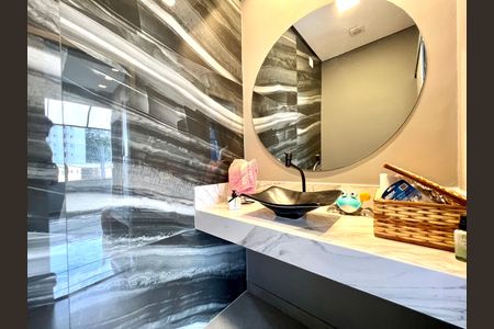 Apartamento à venda com 130m², 3 quartos e 1 vaga Apartamento à venda com 130m², 3 quartos e 1 vagaLavabo
