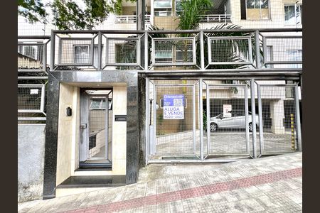 Apartamento à venda com 130m², 3 quartos e 1 vaga Apartamento à venda com 130m², 3 quartos e 1 vagaFachada