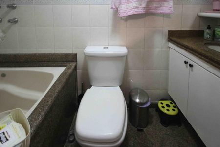 Apartamento à venda com 92m², 2 quartos e 2 vagasBanheiro Social