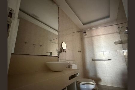 Apartamento à venda com 146m², 3 quartos e 2 vagas Apartamento à venda com 146m², 3 quartos e 2 vagasBanheiro da suíte