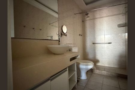 Apartamento à venda com 146m², 3 quartos e 2 vagas Apartamento à venda com 146m², 3 quartos e 2 vagasBanheiro da suíte