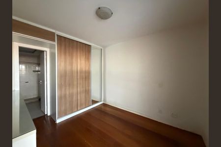 Apartamento à venda com 146m², 3 quartos e 2 vagas Apartamento à venda com 146m², 3 quartos e 2 vagasSuíte