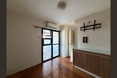 Apartamento à venda com 146m², 3 quartos e 2 vagas Apartamento à venda com 146m², 3 quartos e 2 vagasSuíte