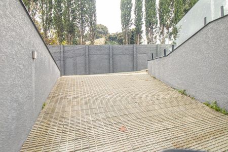 Casa de condomínio à venda com 248m², 3 quartos e 3 vagasEntrada da Garagem