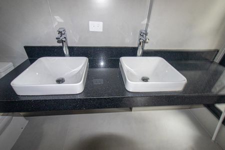 Casa de condomínio à venda com 248m², 3 quartos e 3 vagasBanheiro da Suíte 2