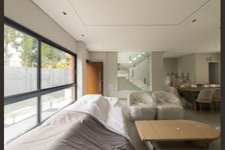 Casa de condomínio à venda com 248m², 3 quartos e 3 vagasSala