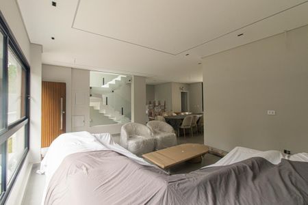 Casa de condomínio à venda com 248m², 3 quartos e 3 vagasSala