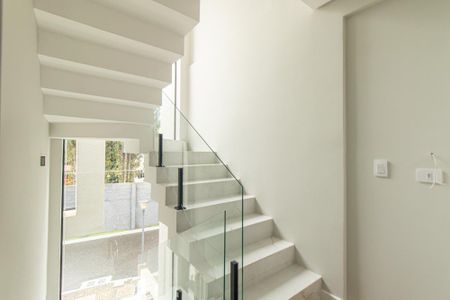 Casa de condomínio à venda com 248m², 3 quartos e 3 vagasHall