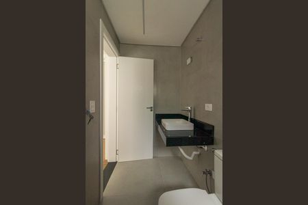 Casa de condomínio à venda com 248m², 3 quartos e 3 vagasBanheiro da Suíte 1