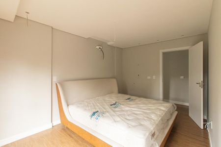 Casa de condomínio à venda com 248m², 3 quartos e 3 vagasQuarto 2 Suíte 2