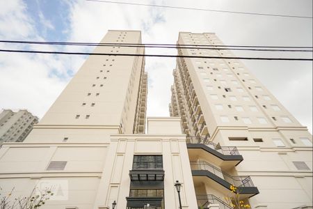 Apartamento para alugar com 61m², 2 quartos e 1 vaga Apartamento para alugar com 61m², 2 quartos e 1 vagaFachada