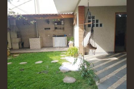 Casa à venda com 3 quartos, 300m² em Jardim Luanda, São Paulo