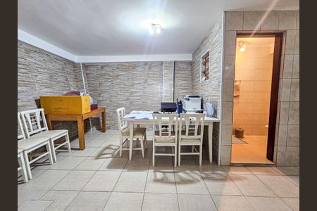 Casa de condomínio para alugar com 140m², 3 quartos e 2 vagasQuintal