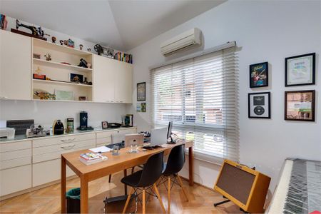 Casa à venda com 4 quartos, 518m² em Jardim Cordeiro, São Paulo