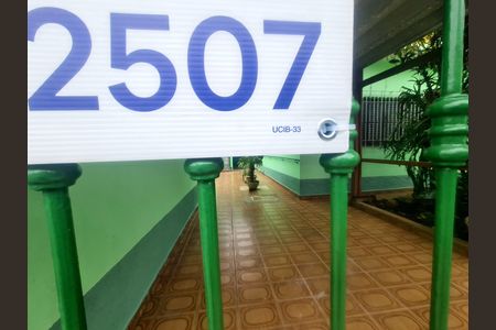 Casa para alugar com 134m², 3 quartos e 3 vagas Casa para alugar com 134m², 3 quartos e 3 vagasFachada do imóvel com placa QuintoAndar