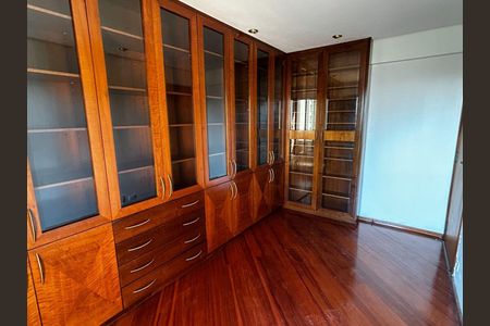 Apartamento para alugar com 198m², 4 quartos e 3 vagas