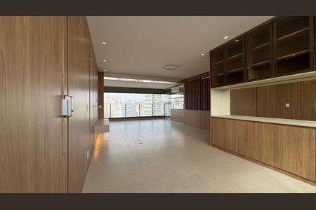 Apartamento para alugar com 160m², 3 quartos e 3 vagas