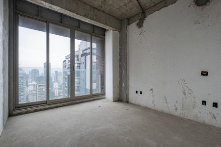 Apartamento à venda com 340m², 4 quartos e 4 vagas Apartamento à venda com 340m², 4 quartos e 4 vagasSuíte 4