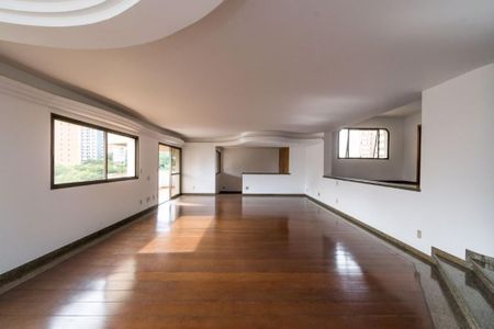 Apartamento para alugar com 4 quartos, 370m² em Vila Suzana, São Paulo