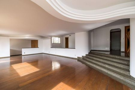 Apartamento para alugar com 4 quartos, 370m² em Vila Suzana, São Paulo