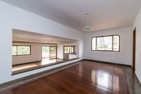 Apartamento para alugar com 4 quartos, 370m² em Vila Suzana, São Paulo